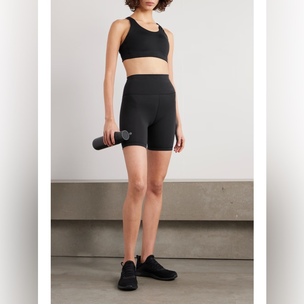 LULULEMON size 6 tall bike shorts